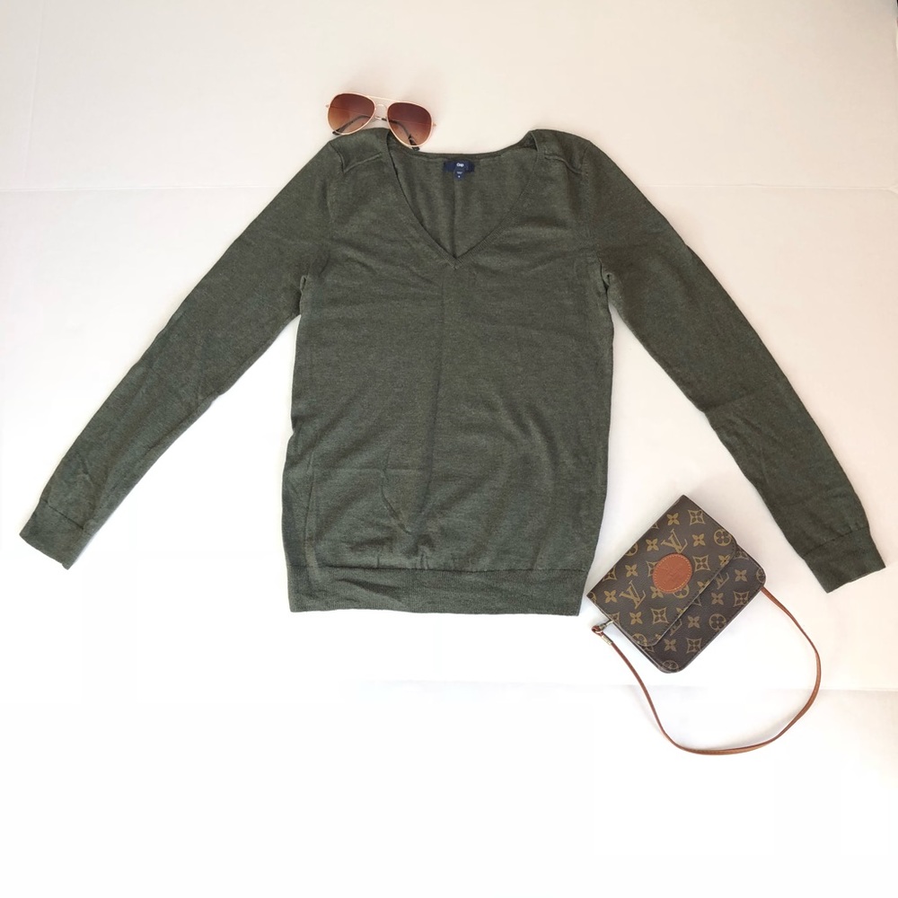 Gap Khaki Green Long Sleeve V Neck Knit Sweater